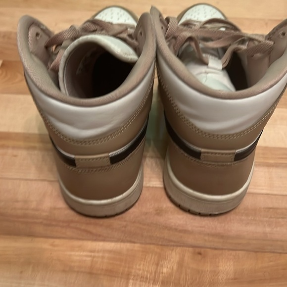 Women’s Pre-owned Size 10 Jordan 1 Mid Sneakers - Brown/White. Creases in front. - Picture 3 of 7